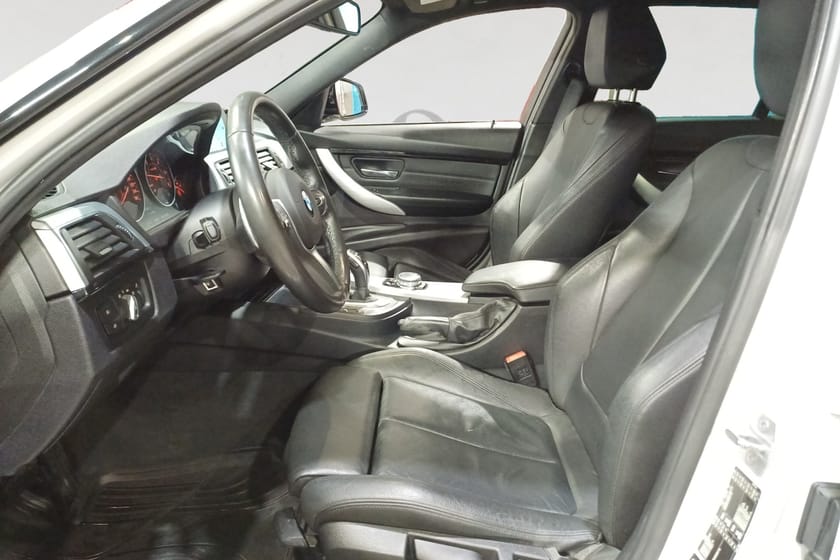 Bild 3 av BMW 320d xDrive Touring 190 HK M-SPORT B-KAMERA SKINN 19"