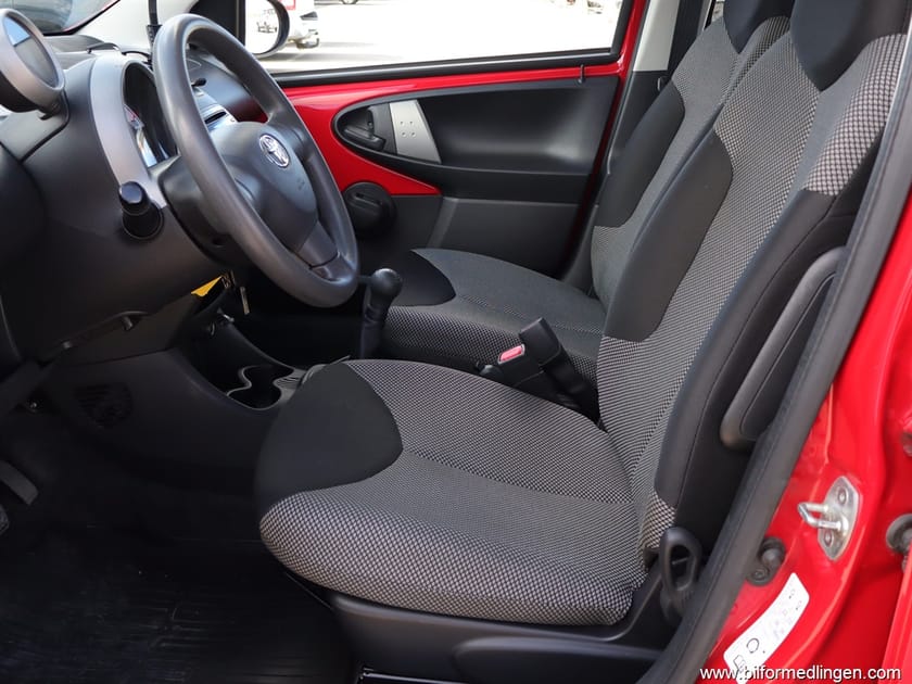 Bild 5 av Toyota Aygo 1.0 FWD 68hk S/V-hjul Nyservad Lågmilare