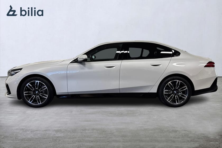 Bild 3 av BMW i5 xDrive40 Sedan xDrive 40  M-sport | Drag | H/K | Aktiv farth.