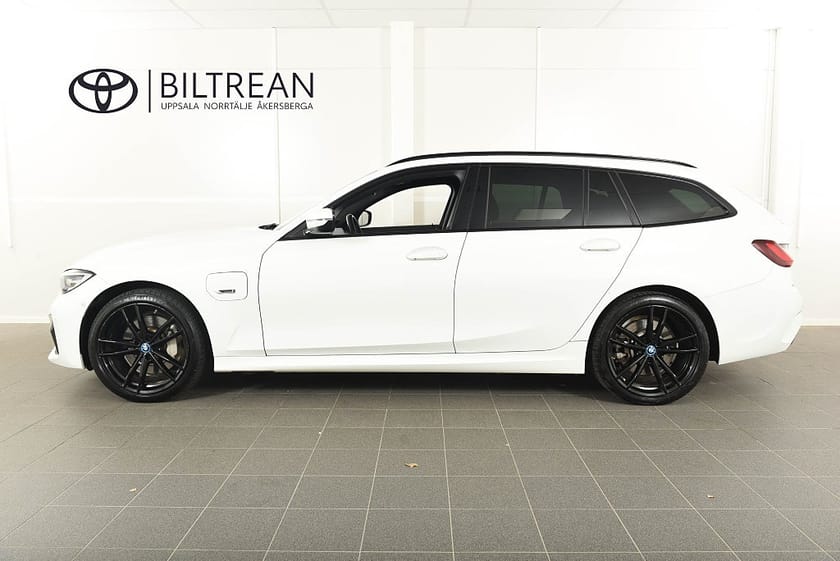 Bild 3 av BMW 330e xDrive Touring M Sport Värmare V-hjul Navi