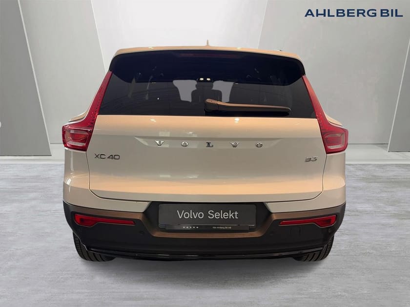 Bild 4 av Volvo XC40 B3 FWD Bensin Plus Dark. Navi, Klimatpaket, Programmerbar bränslevärm, Rattvärme