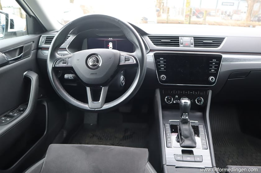 Bild 3 av Škoda Superb Kombi COMBI 2.0 TDI AdBlue 4x4 190hk Dragkrok Rattvärme 1 ägare
