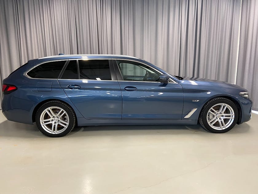 Bild 4 av BMW 530e xDrive Touring 292hk Plug-in Hybrid Drag Navi Skinn