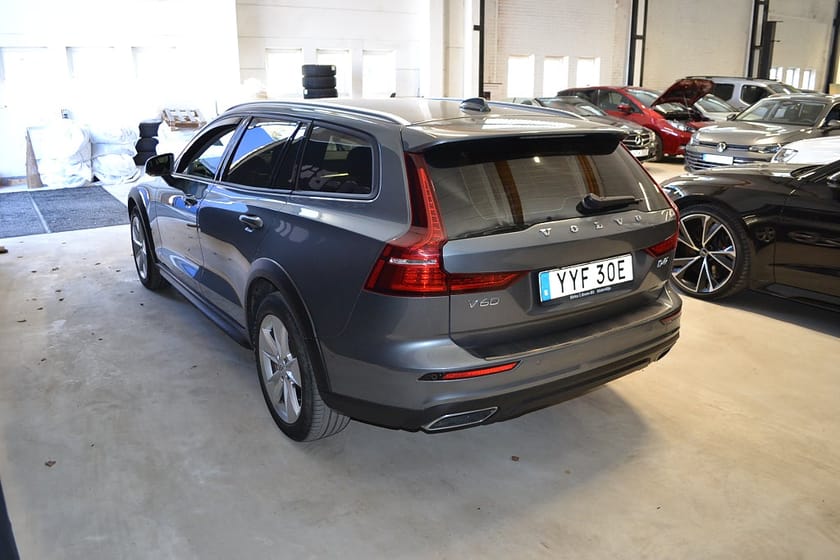 Bild 4 av Volvo V60 Cross Country D4 AWD Geartronic Momentum 190hk drag+voc