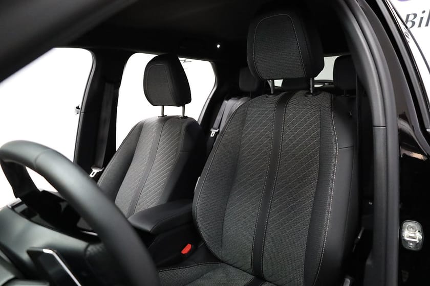 Bild 5 av Peugeot 2008 1.2 PureTech 130Hk  Allure Automat