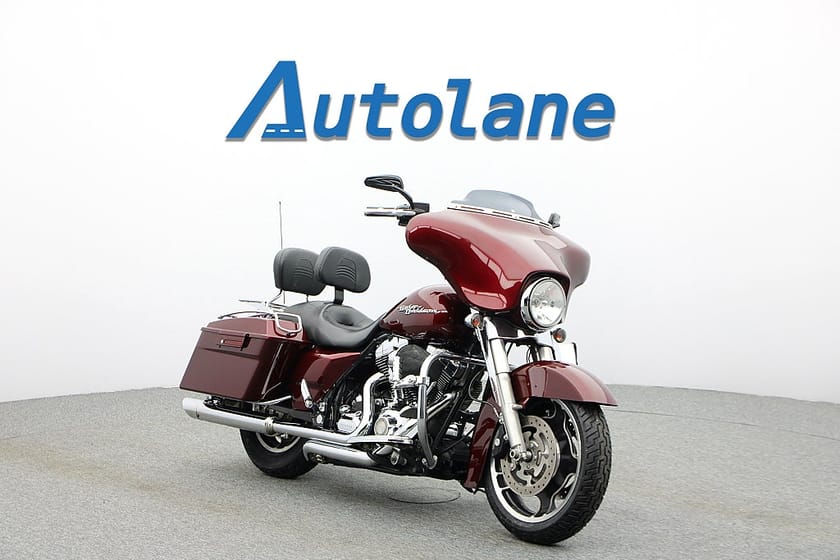 Bild 1 av Harley-Davidson Street Glide Glide* Dr Jekyll och Mr Hyde +Mappad