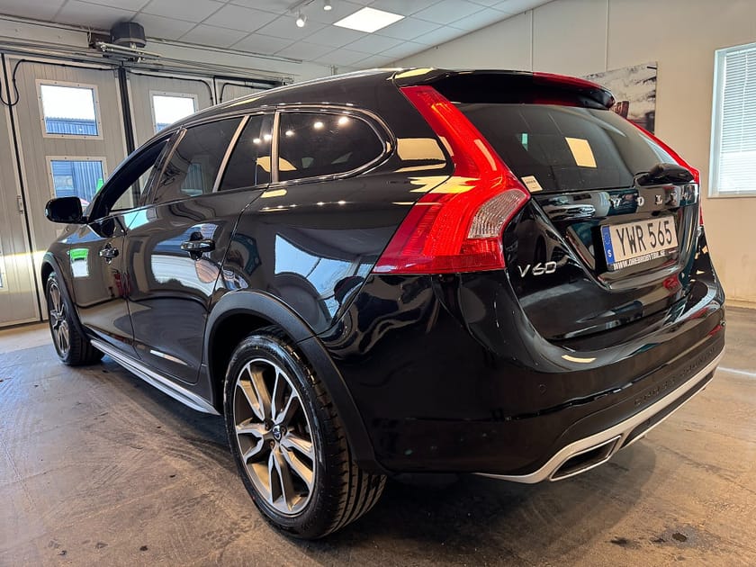 Bild 3 av Volvo V60 Cross Country D4 AWD Aut Classic Summum Drag Kamrem bytt Blis SE UTR