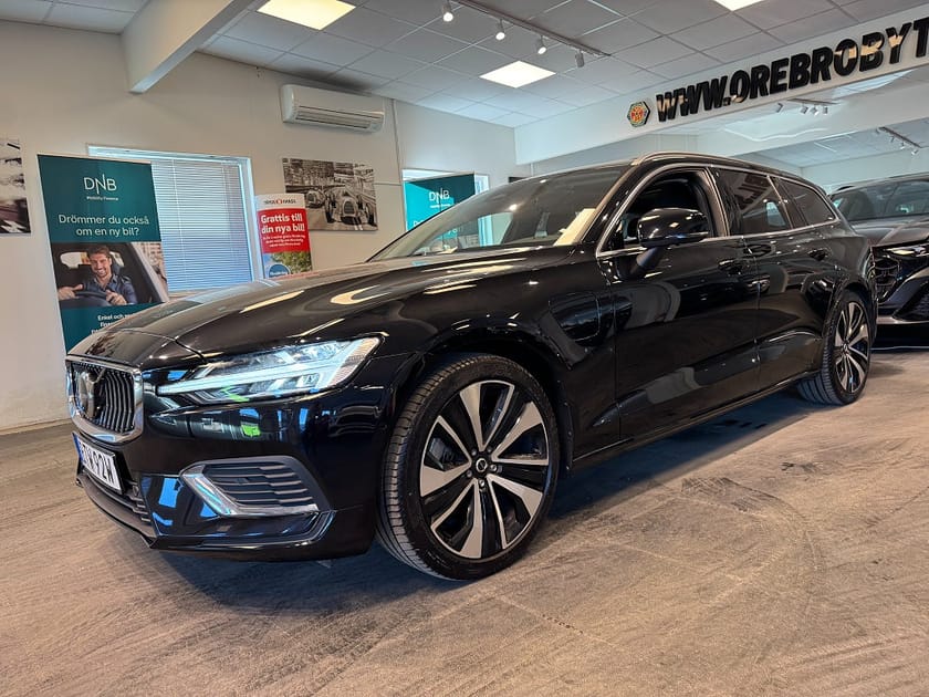 Bild 2 av Volvo V60 Recharge T6 AWD Ultimate Bright HUD H/K Pano Drag 350hk