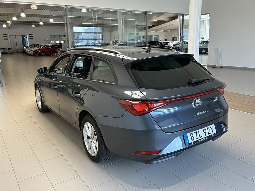 Bild 4 av SEAT Leon Sportstourer 1.5eETSI 150 HK DSG|Värmare|Drag|B-kamera