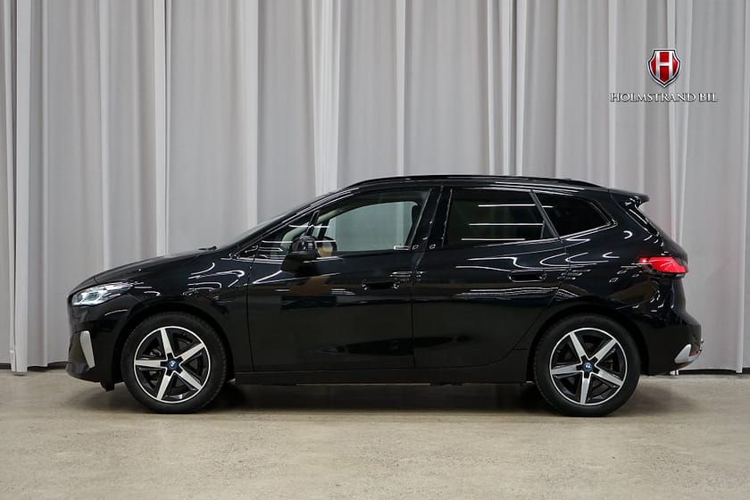 Bild 1 av BMW 225e xDrive Active Tourer Luxury Line Drag Kamera W-screen