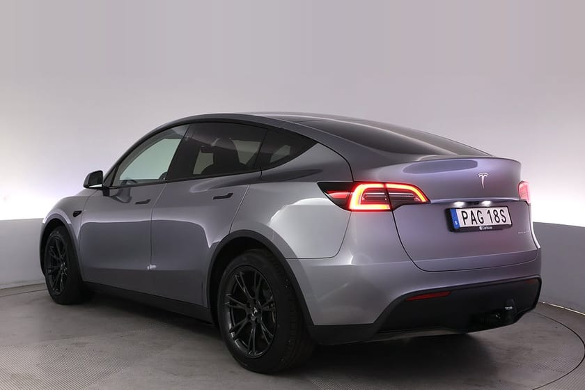 Bild 4 av Tesla Model Y Long Range AWD Autopilot Pano Drag