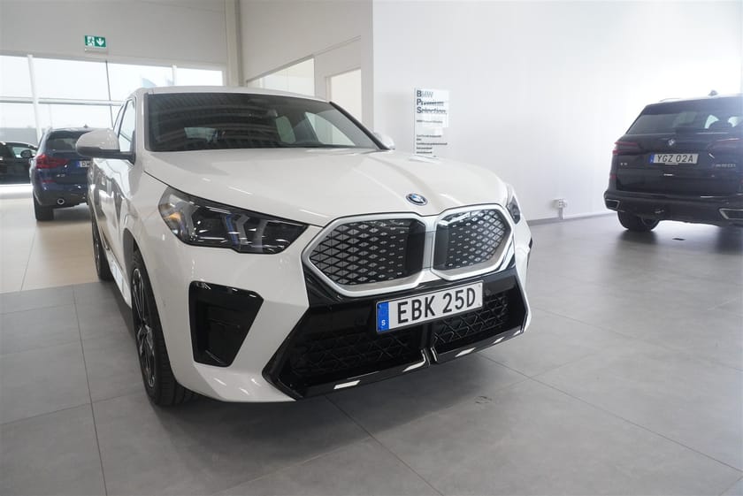 Bild 5 av BMW iX2 eDrive20 Edrive 20 M Sport Active Ed DAP Tonade Rutor