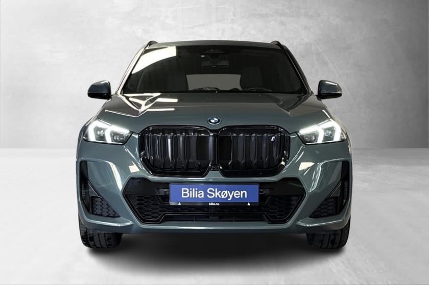 Bilde 2 av BMW iX1 xDrive30 Fully Charged H/K, Adp-cruise, El.seter, HUD