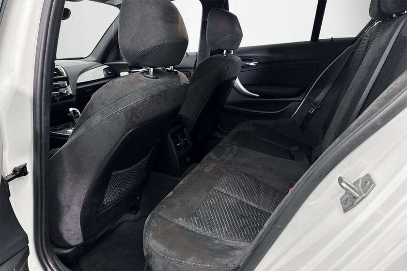 Bild 5 av BMW 118d M-Sport/ NAVI/ 18" FÄLGAR/STORA SKÄRMEN