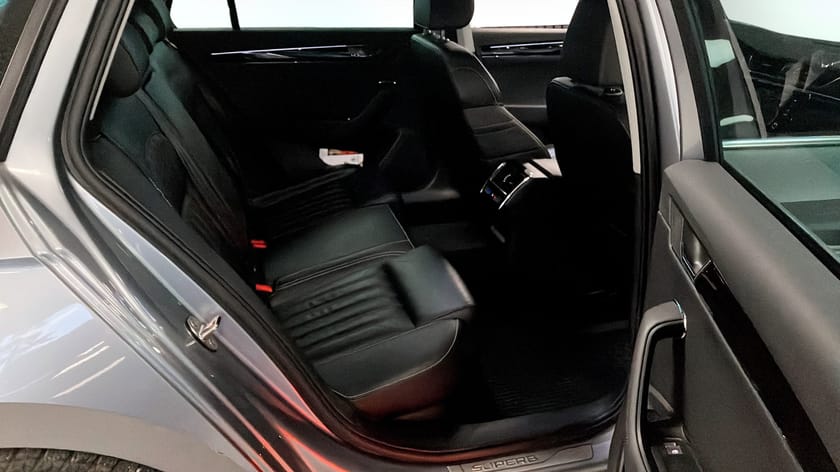 Bild 5 av Škoda Superb iV Kombi 218hk L&K Navi Värmare Drag Kamera