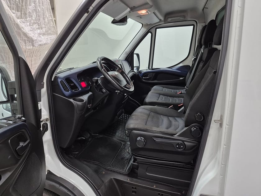 Bild 2 av Iveco Daily 35-140 Van HÖGSKÅP MED KYLA JTD 136HK