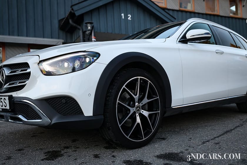 Bild 3 av Mercedes-Benz E 220 d 4MATIC All-Terrain 9G Panorama Burmester MOMS