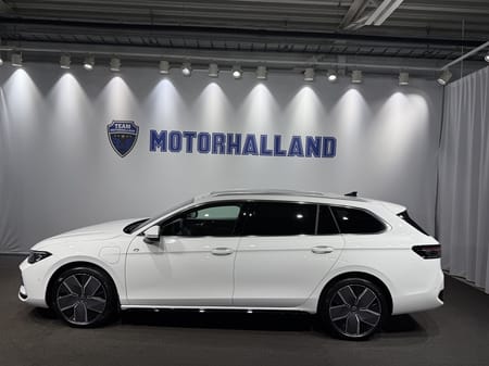 Volkswagen Passat Variant eHybrid R-Line Demo / Pano / Massage