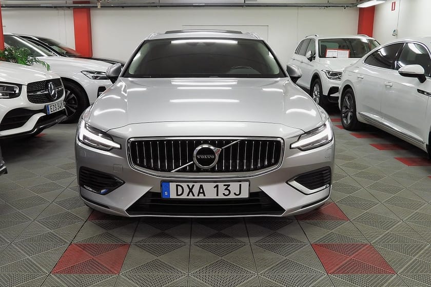 Bild 3 av Volvo V60 Recharge T6 AWD Inscription Drag Skinn SoV Hjul Panoram