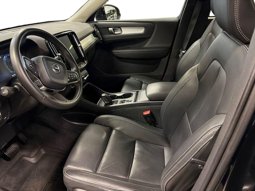 Bild 5 av Volvo XC40 D4 AWD Momentum Intro Edition, Läderklädsel, Dynförlängning, Parkeringssensorer fram/bak, Keyless, Dragkrok