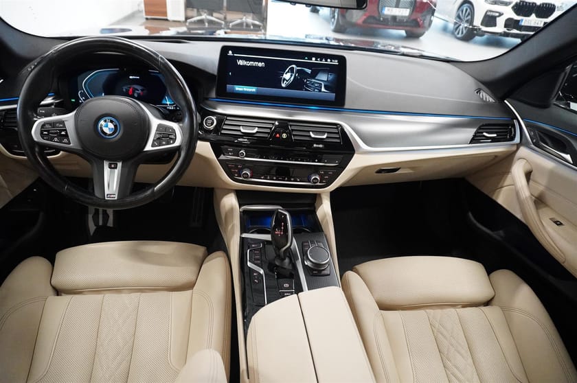 Bild 2 av BMW 530e xDrive Touring M-Sport HUD Drag HiFi Fartpilot