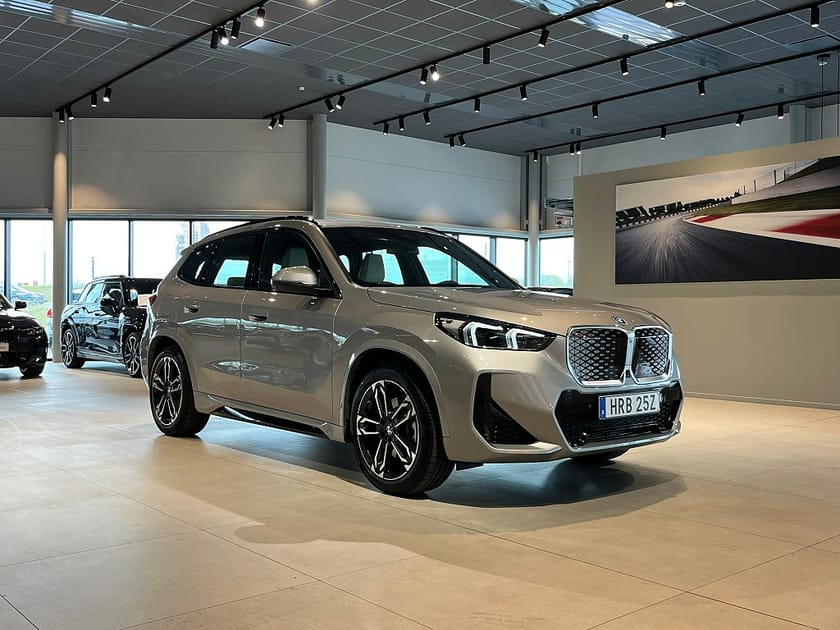 Bild 3 av BMW iX1 xDrive30 M Sport D/A Pro Harman Kardon Head-Up Drag