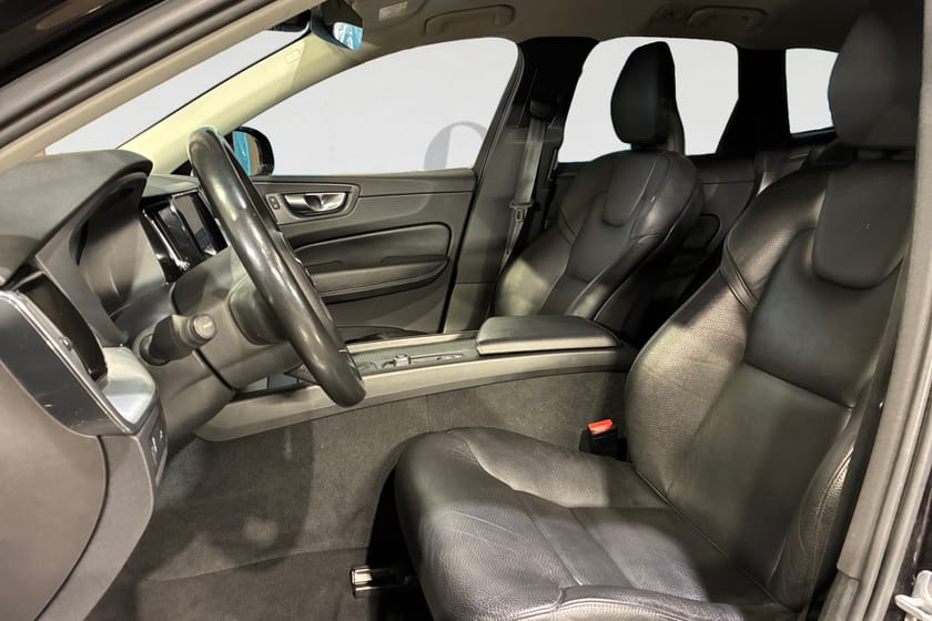 Bild 3 av Volvo XC60 D4 190 HK AUT MOMENTUM NAVI VOC DRAG KAMREM BYTT NYSERV