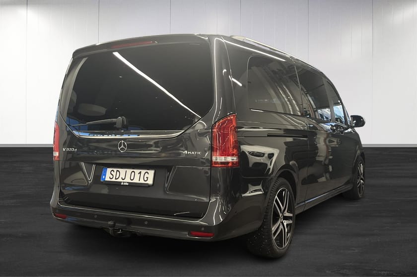 Bild 4 av Mercedes-Benz V 300d 4MATIC 3.2t MOMS AMG Sov-hjul Värmare Night-pack Drag Kamera