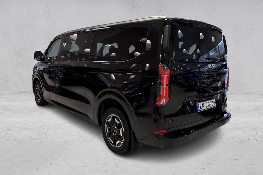 Bilde 3 av Ford E-Tourneo Custom 340 L2 | Titanium X | 8 seter | AGR | Skinn | B&O | Krok