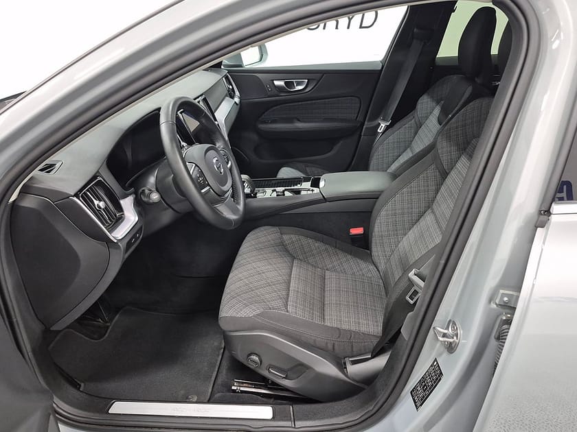Bild 2 av Volvo V60 T6 Recharge Core Bright plug in AWD 350HK 4x4