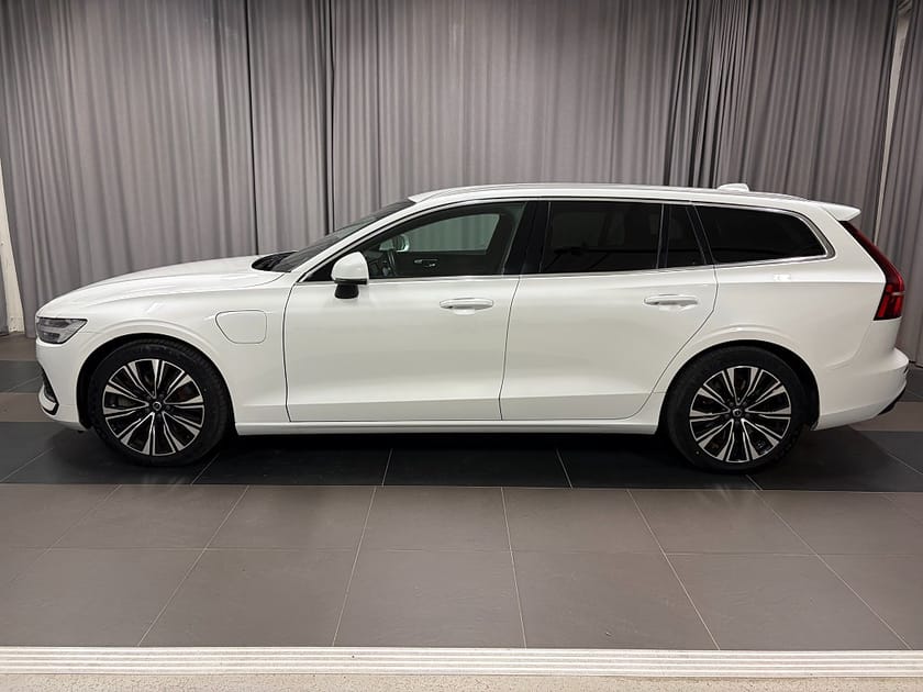 Bild 2 av Volvo V60 Recharge T6 AWD Core Edition Inkl. Vinterhjul Dragkrok
