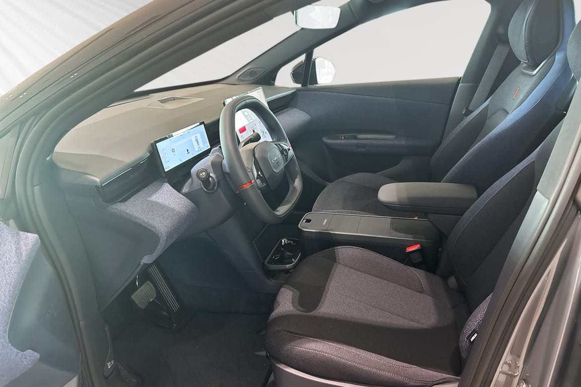 Lynk & Co 02 EV 66 kWh, 272hp, 2025