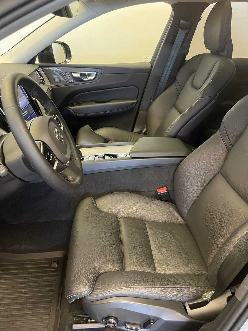 Bild 4 av Volvo XC60 T6 Ultra Dark / Harman Kardon / Navigation / Tonade rutor /