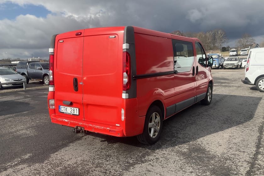 Bild 3 av Renault Trafic Skåpbil 2.0 dCi Skåp/Buss (115hk) Reparationsobjekt