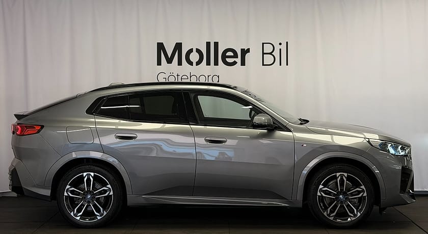 Bild 2 av BMW iX2 xDrive30 M-Sport H&K/Drag/El stol/