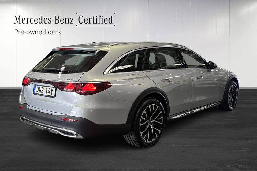 Bild 4 av Mercedes-Benz E 300 de 4MATIC All-Terrain | HYPERSCREEN | DRAG
