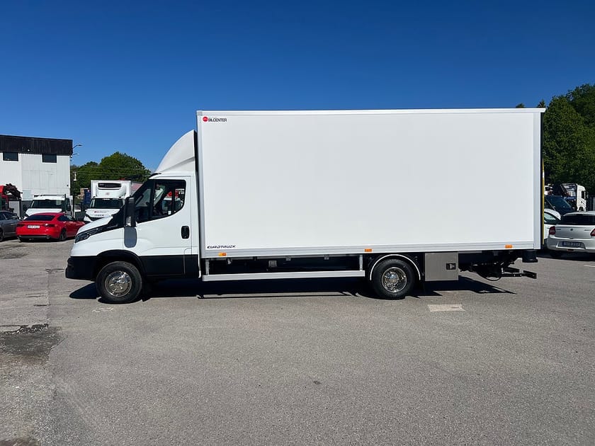 Bild 2 av Iveco Daily 72-180 Chassis Cab 72C18 Skåpbil Aut Fullutrustad Lastvikt 3390 Kg
