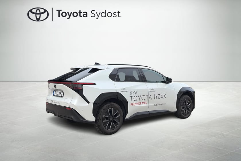 Bild 2 av Toyota bZ4X EXECUTIVE AWD NYA modellen, 360 Kamera, P-sensorer fram och bak, Ventilerade elstolar fram, Skinn, Rattvärme