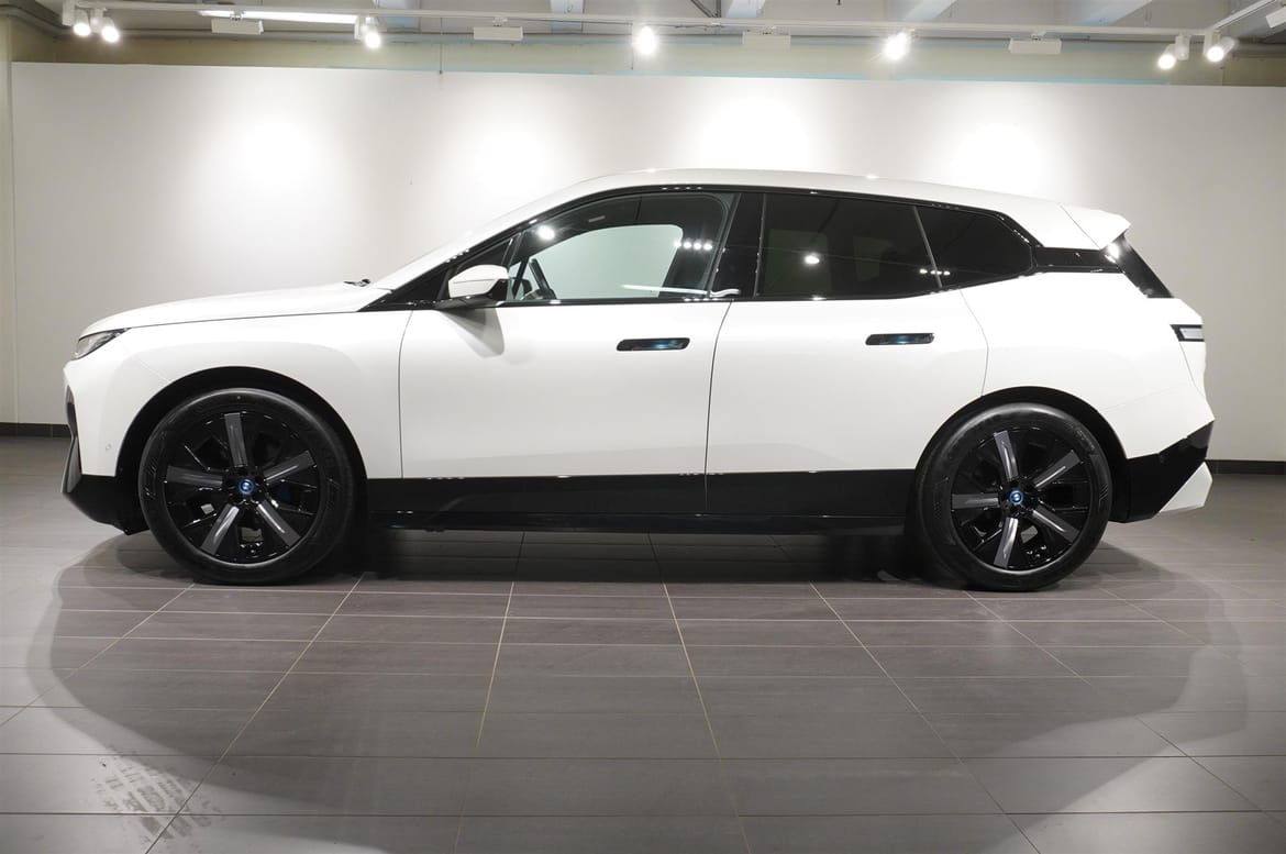 BMW iX xDrive50, 524ps, 2024
