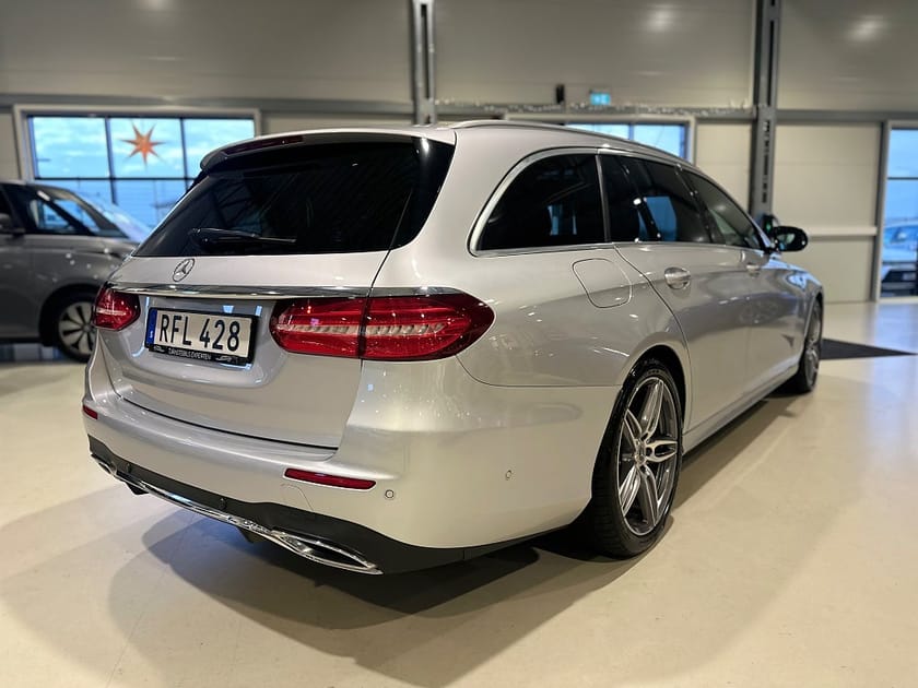 Bild 4 av Mercedes-Benz E 220 T d 9G-Tronic AMG Line / Drag Pano Burmester