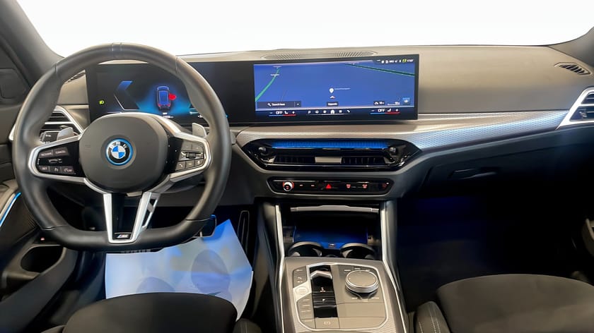 Bild 4 av BMW 330e xDrive Touring M-Sport Dragkrok Farthållare