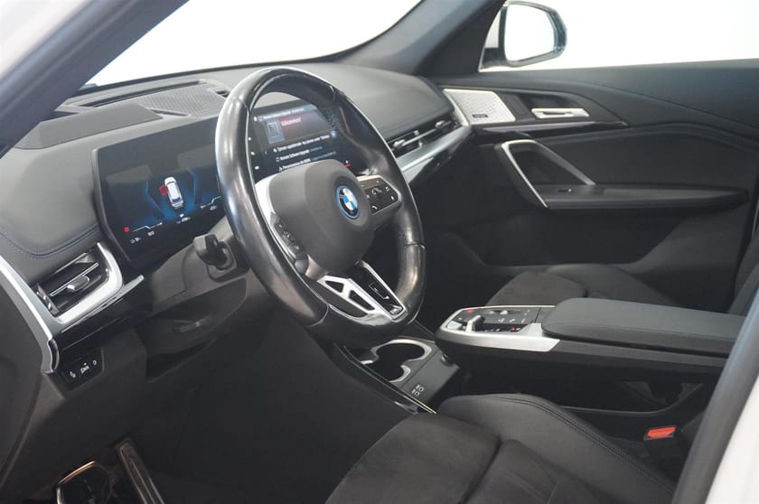 Bild 2 av BMW iX1 xDrive30 xDrive 30 M-Sport Pano HUD hk