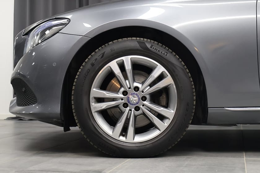Bild 5 av Mercedes-Benz E 220 T d 4MATIC Avantgarde Värmare Burmester HUD Pano