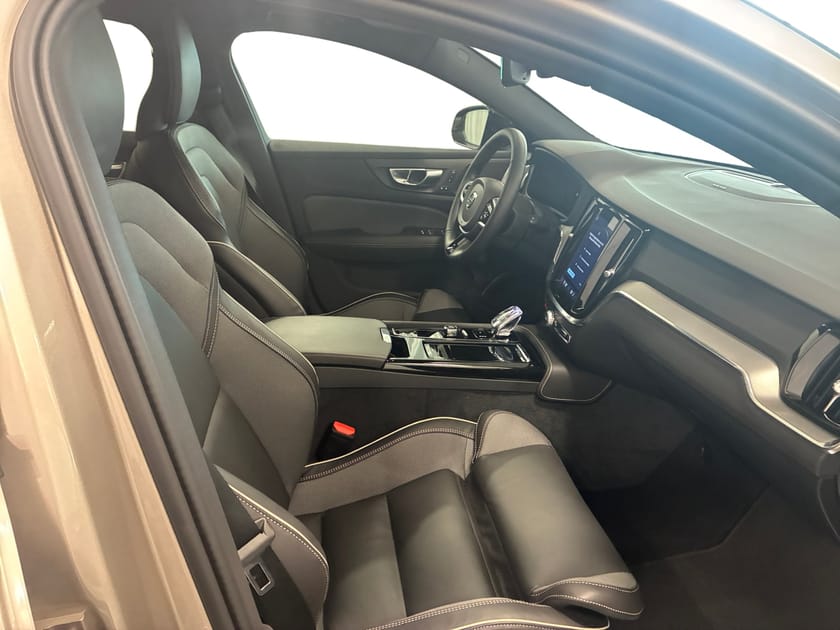 Bild 4 av Volvo V60 T6 Plus Dark Nordic Edition | Drag | 360° | H&K |