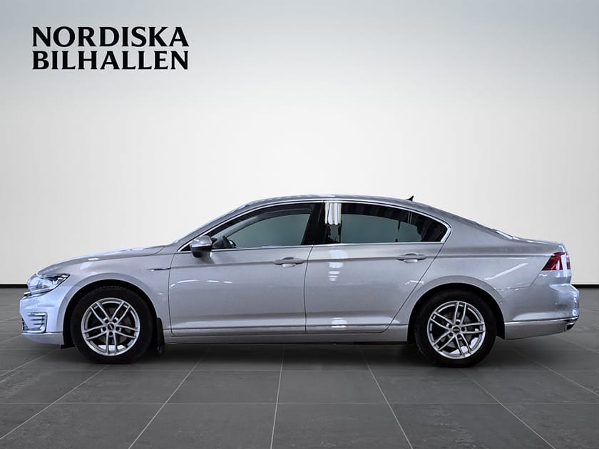 Bild 4 av Volkswagen Passat GTE 1.4 TSI ACT Backkamera Apple Carplay Värmare