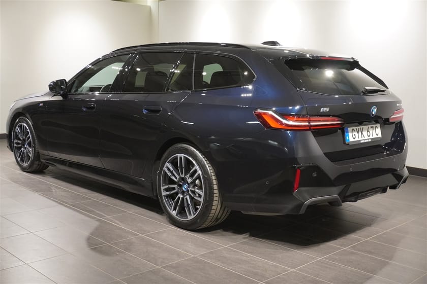 Bild 3 av BMW i5 eDrive40 Touring M Sport Business PA H K DA Drag