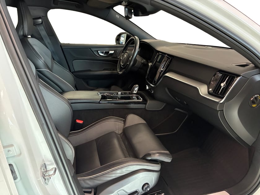 Bild 4 av Volvo V60 T6 TE R-Design | H/K | 19¨ |