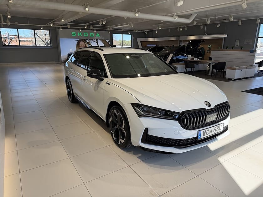 Bild 2 av Škoda Superb iV Kombi Skoda SPORTLINE - Privatleasing 4725kr/månad