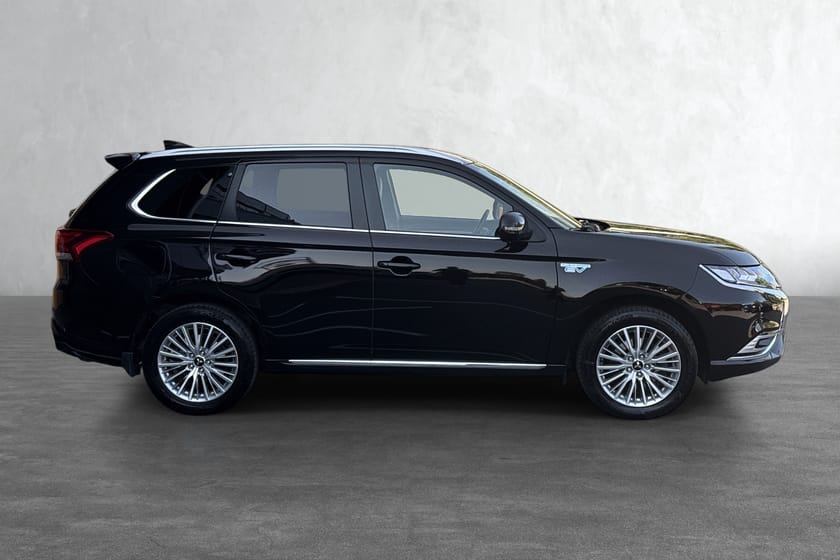 Bilde 4 av Mitsubishi Outlander PHEV Instyle+ / 4WD / Nybilgaranti / Plug-in / Lav km-stand