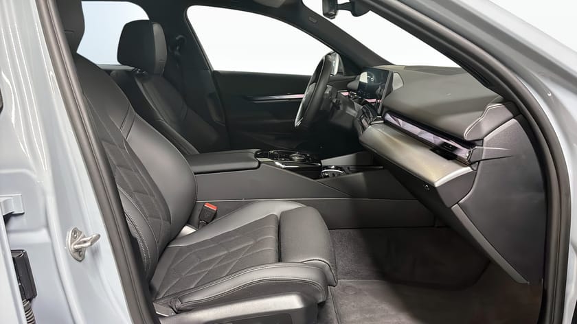Bild 3 av BMW 530e xDrive Touring M Sport Pro Business Edition H&K DAP 360 Drag